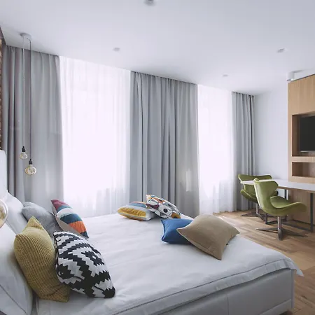 Dragon's Den Apartment