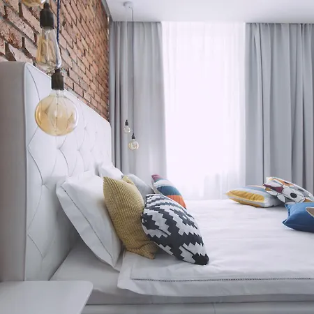 Dragon's Den Apartment *