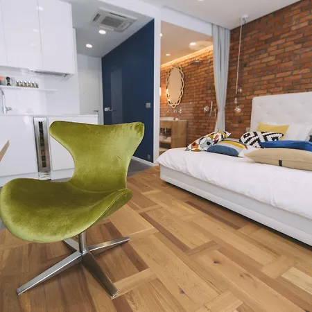 Dragon's Den Apartment *