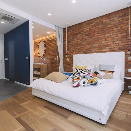 Apartment Dragon's Den *