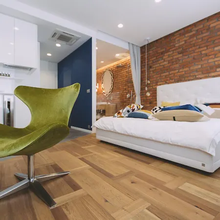 Dragon's Den Apartment